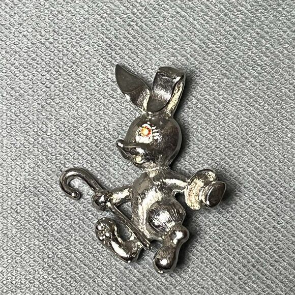 Vntg Peter Rabbit Brooch Rabbit Hat & Cane Silver Brooch Pin 2" Signed Liz-Ann - Picture 1 of 8